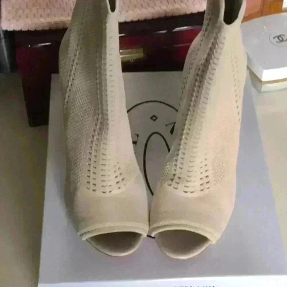 Steve Madden Candid Peep Toe Booties Nude (10) - Picture 2 of 5